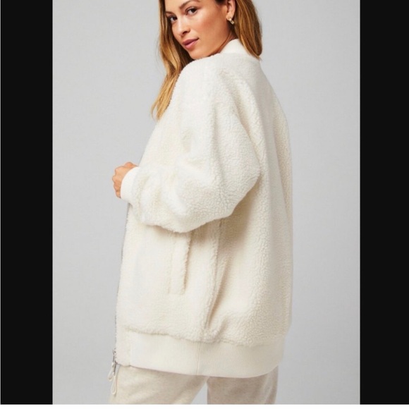 Fabletics Teddy Oversized Bomber Jacket in Bone Size Medium NWT - Picture 2 of 4